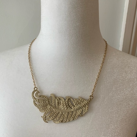 Feather Necklace - Picture 1 of 1